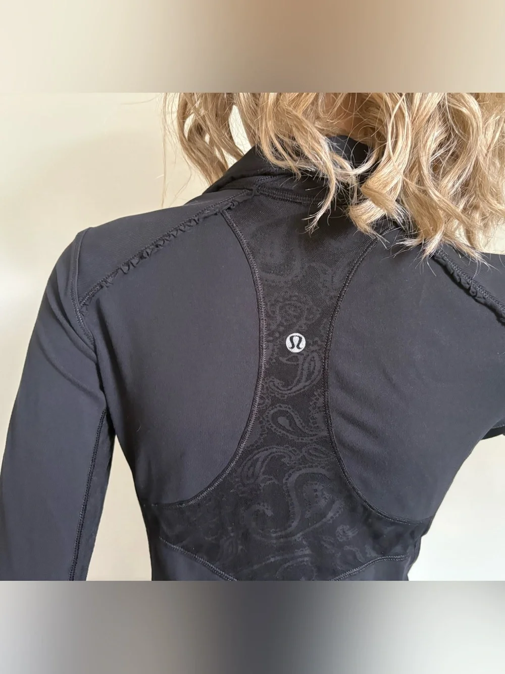 Lululemon Star Runner Black Pullover half-zip pockets thumbholes in sleeves Sz 6